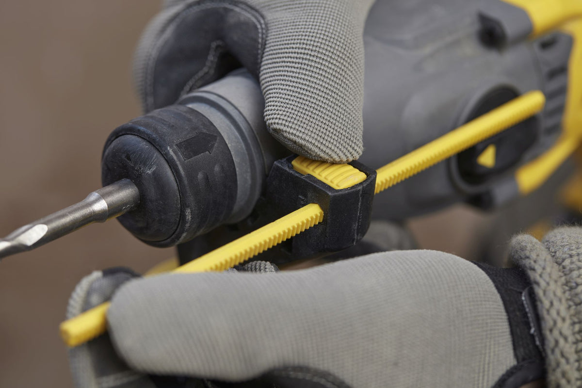 martelo sds plus® brushless v20 li-ion 18v 2j (epta) 3 modos, velocidade 0 - 1.500 rpm, 0 - 5.500 ipm. inclui tope de profundidade e punho lateral. sem carregador/bateria - stanley (sfmch900b-xj) - sfmch900b-xj