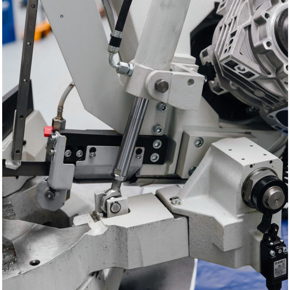 serrote de fita semiautomático com braço rotativo bmbs 300 x 320 ha-dg - metallkraft (3690041) - 3690041
