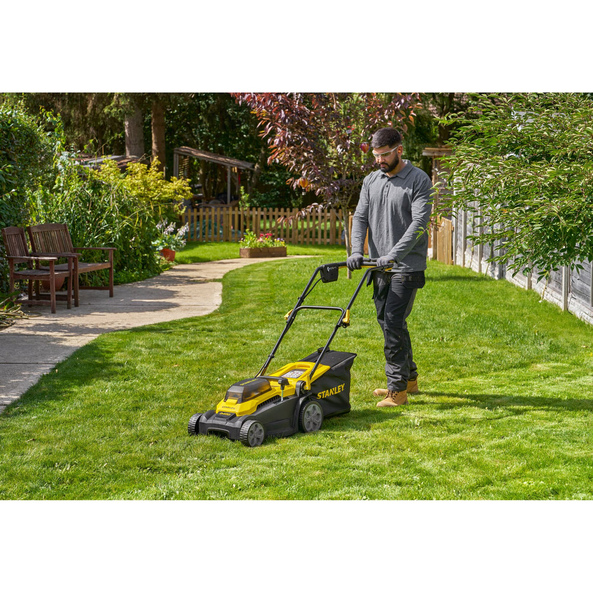 Corta-Relvas sem escovas V20 Li-Ion 2x18V 37cm com 2 baterias 4Ah - STANLEY (SCMWP3701M2-QW) - vista 3