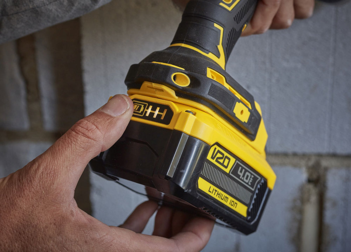 bateria v20 li-ion 18v 4ah - stanley (sfmcb204-xj) - sfmcb204-xj