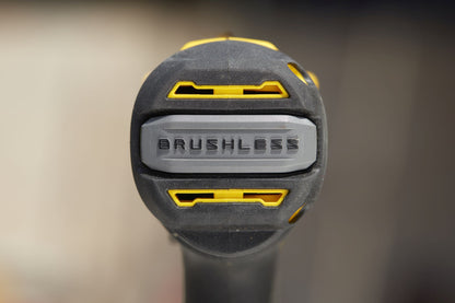 Berbequim com Percussão Brushless V20 18 V, 80 Nm, bucha metálica 13 mm, 14+1 posições, 2 velocidades 0–600/2.100 rpm, até 35.700 ipm. Inclui 2 baterias 4 Ah, carregador 2 A e mala - STANLEY (SFMCD721M2K-QW) - vista 2