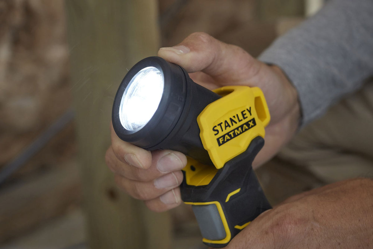 lanterna led v20 li-ion 18v, 140 lúmenes e cabeça rotativa. sem carregador/ bateria - stanley (sfmcl020b-xj) - sfmcl020b-xj