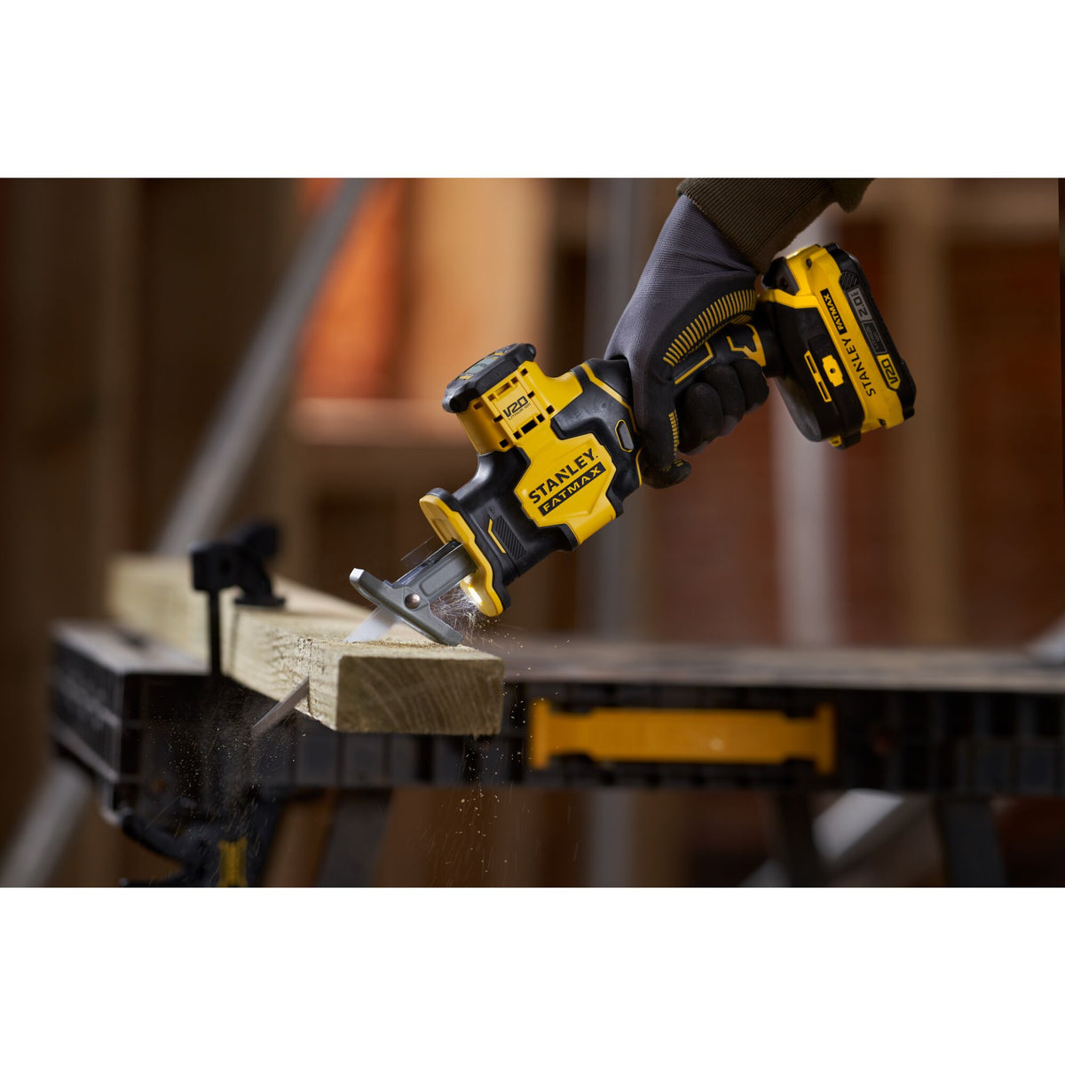 Mini-Serra Sabre BRUSHLESS V20 Li-Ion 18V, velocidade 0 - 2.800 cpm, dimensão do golpe 19mm. Sem carregador/bateria. - STANLEY (SFMCS305B-XJ) - vista 4