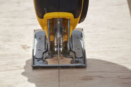 Serra de Recortes V20 Li-Ion 18V com ação pendular, velocidade 0 - 2.500 cpm, dimensão do golpe 19mm, capacidade de bisel 0 - 45°. Sem carregador/bateria - STANLEY (SFMCS600B-XJ) - vista 4