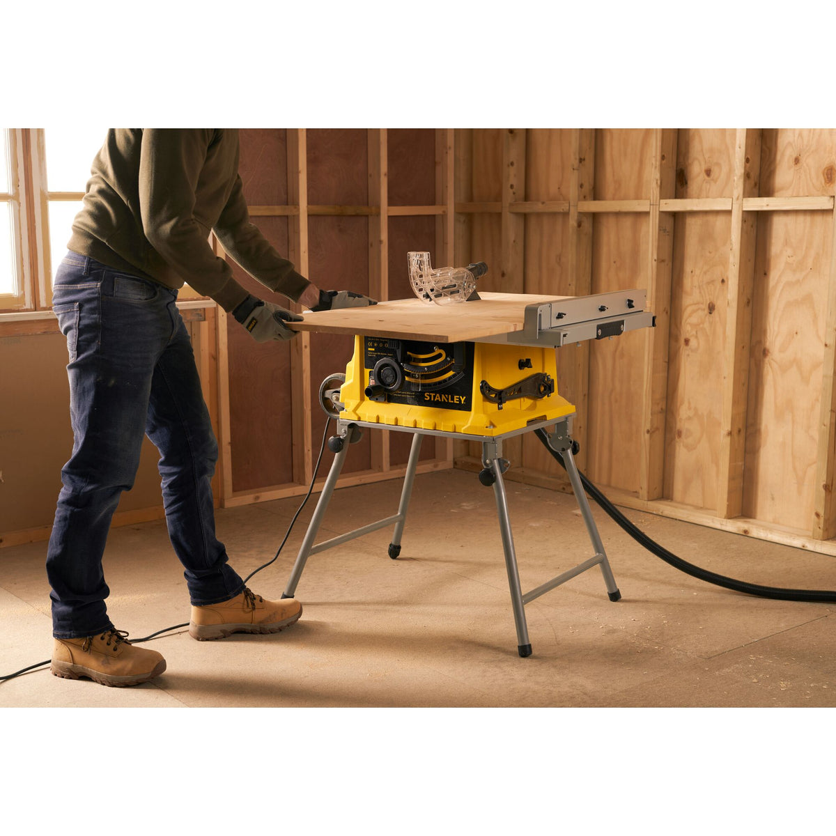 Serra de Mesa 1.800 W, disco Ø254 mm, 4.800 rpm, corte 80 mm a 90° e 50 mm a 45°, extensão de guia 660 mm, peso 28,8 kg. Inclui disco TCT 60 dentes, guia paralela, empurrador, pinça, chave e aspiração - STANLEY (SST1800-QS) - vista 3