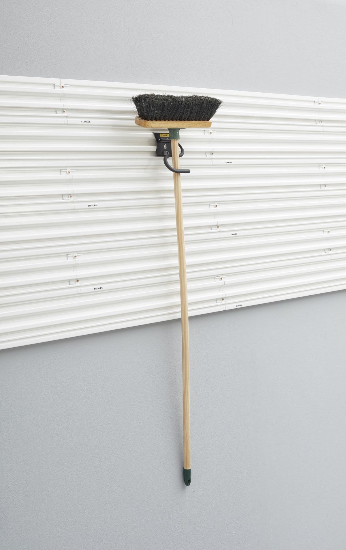 Gancho TRACKWALL™ SYSTEM Curvo Pivotante - STANLEY (STST82605-1) - vista 2